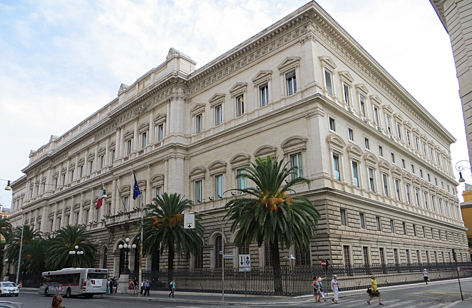 Banca_d’Italia_-_panoramio_(2)