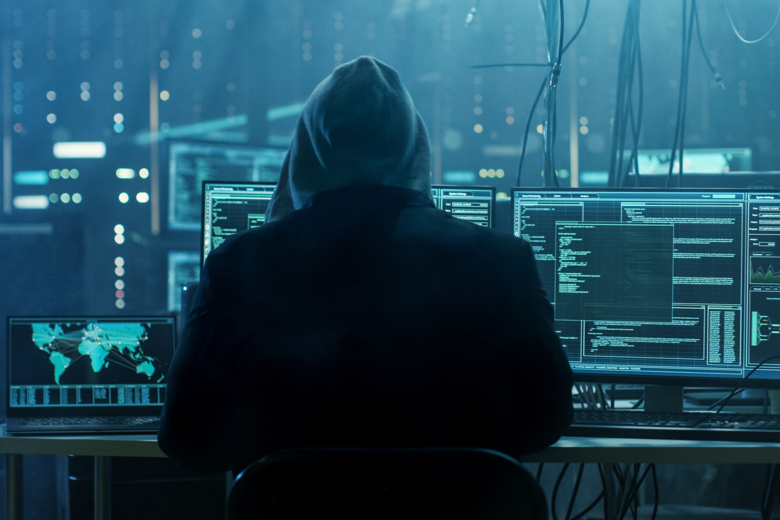 ey-hacker-on-computer-hero